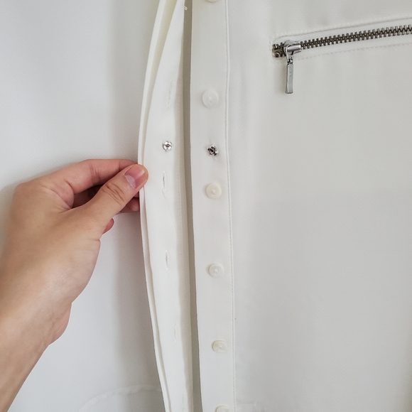 BNWOT RW&CO Button Up Chiffon Blouse. - Picture 4 of 6